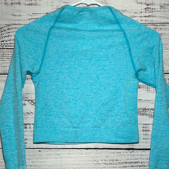 Pink Victorias Secret Seamless Baby Blue Long Sleeve Crop Top NWT Small - Picture 10 of 11